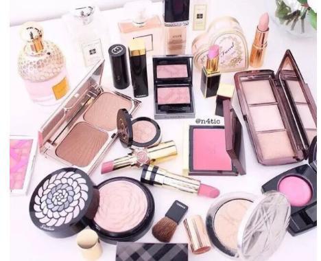 22歲女大學生化妝品過敏引發(fā)多器官衰竭，ICU16天后家人含淚放手